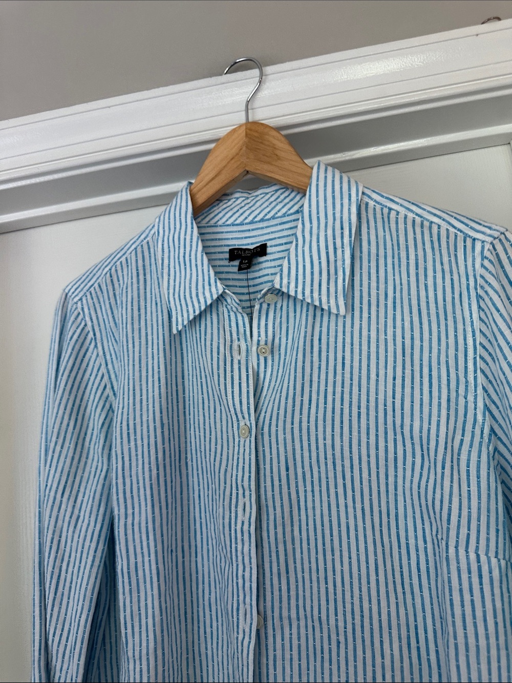 Talbots linen button up ahirt - Picture 2 of 7